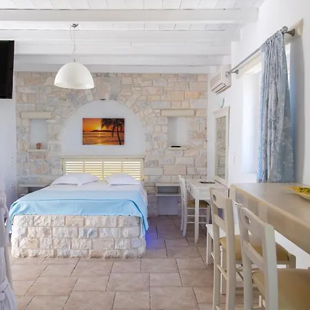 Akti Paros * Науса